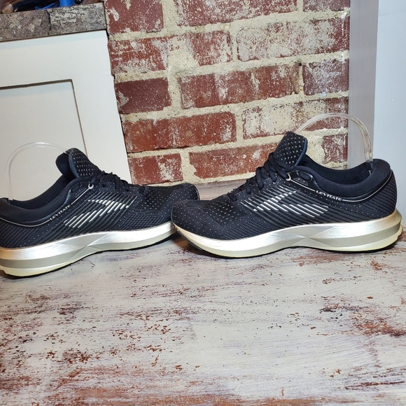 brooks dna mens